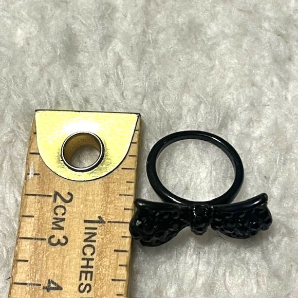 Black Ribbon Bow Rhinestone Glitter Ring - Picture 5 of 6
